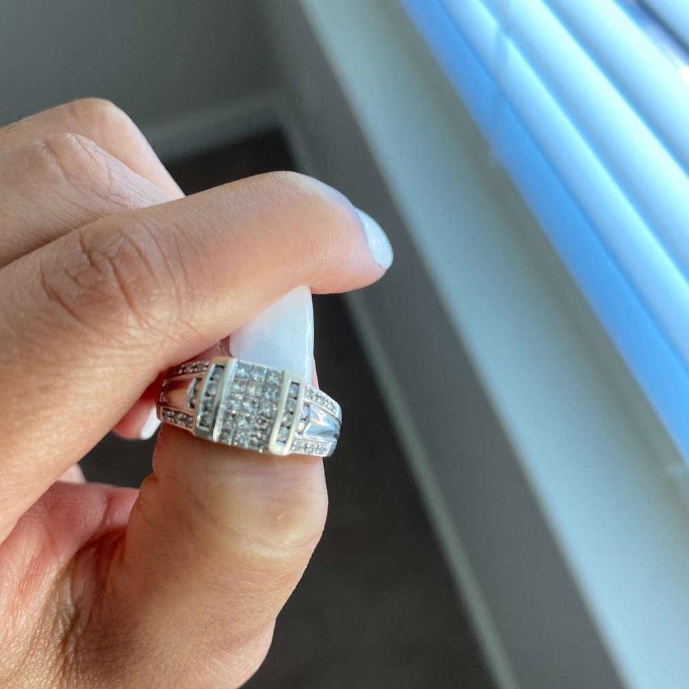 Ring - Picture 2 of 6